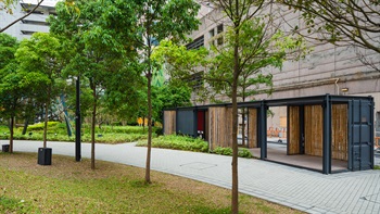 The conversion of industrial containers into rain shelters and exhibition pavilions demonstrates how adaptive reuse can be incorporated into small public spaces.